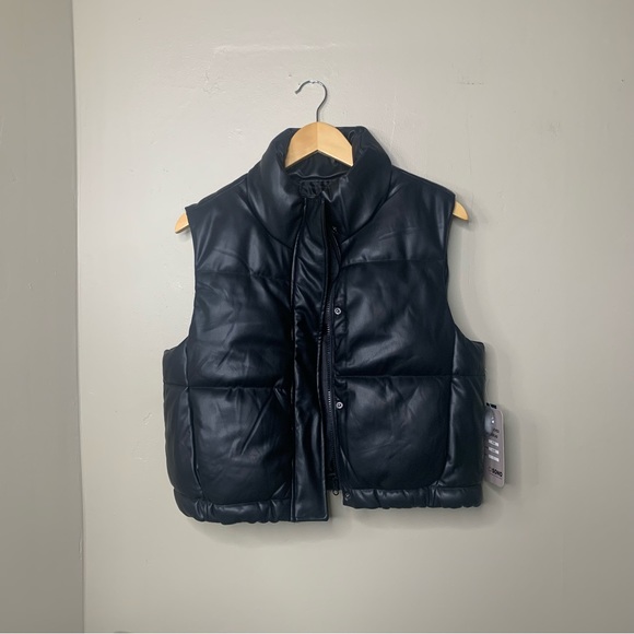 NWT Vici Crop Faux Leather Puffer Vest in Black Size Large - Picture 6 of 11